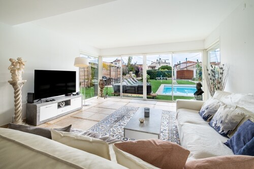 Villa « 8 Personnes Bord de Mer » avec Piscine Privée, Wi-Fi et Climatisation