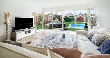 Villa « 8 Personnes Bord de Mer » avec Piscine Privée, Wi-Fi et Climatisation