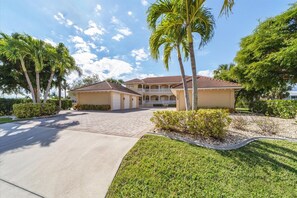 Exterior - Punta Gorda 3-Bedroom Canalfront Vacation Condo with Dock 3 Condo (Punta Gorda)