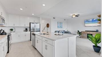 Condo, 2 Bedrooms | Private kitchen | Fridge, oven, coffee/tea maker, toaster
