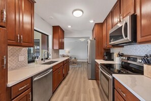 House, 3 Bedrooms | Private kitchen | Fridge, oven, coffee/tea maker, toaster - Port Charlotte 3 Bedroom Pool+Spa Vacation Home on Canal 3 Home (Port Charlotte)