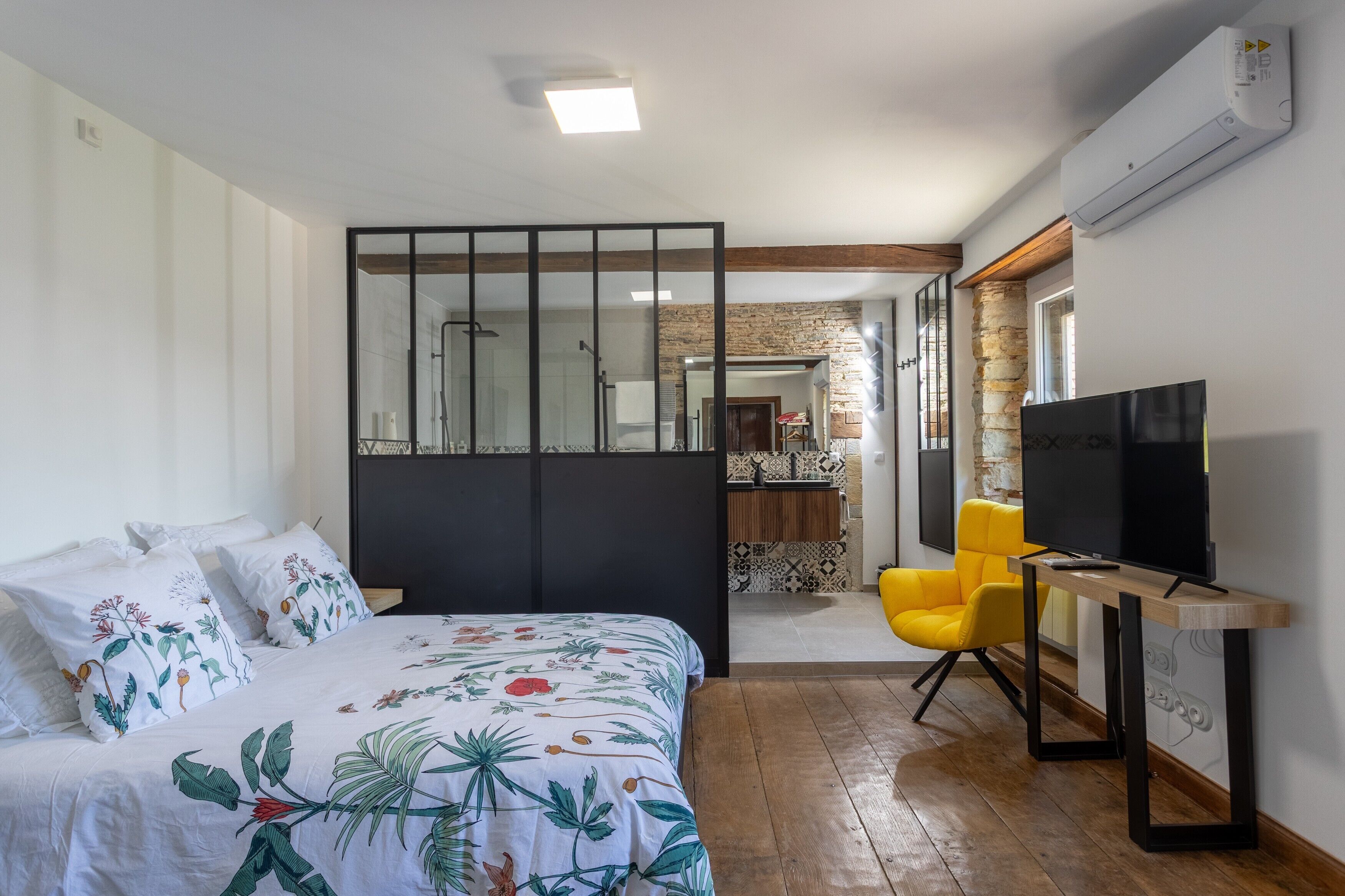 1 chambre, fer et planche à repasser, Wi-Fi, draps fournis