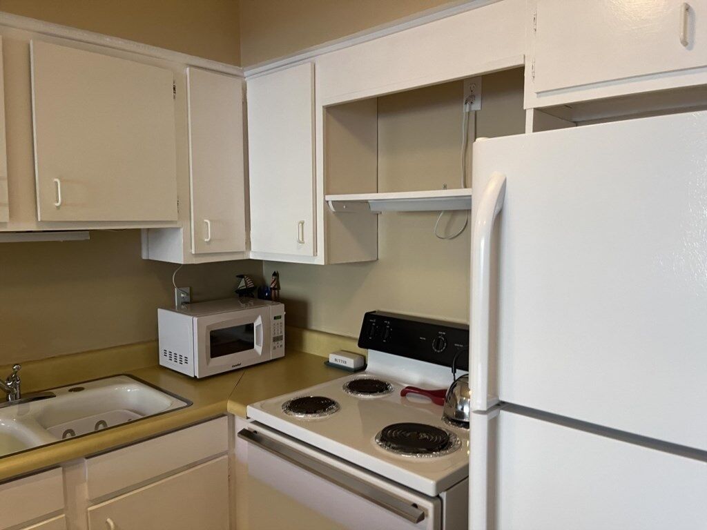 Condo, 1 Bedroom | Private kitchen