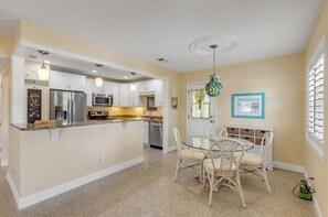 Dining - Heated Pool Home In North Beach Of Nsb Walk To Flagler And Beach 3 Bedroom Home (New Smyrna Beach)