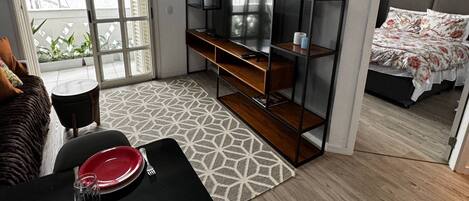 1 bedroom, internet, bed sheets