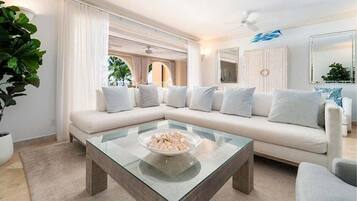 Apartment, 2 Bedrooms | Living area