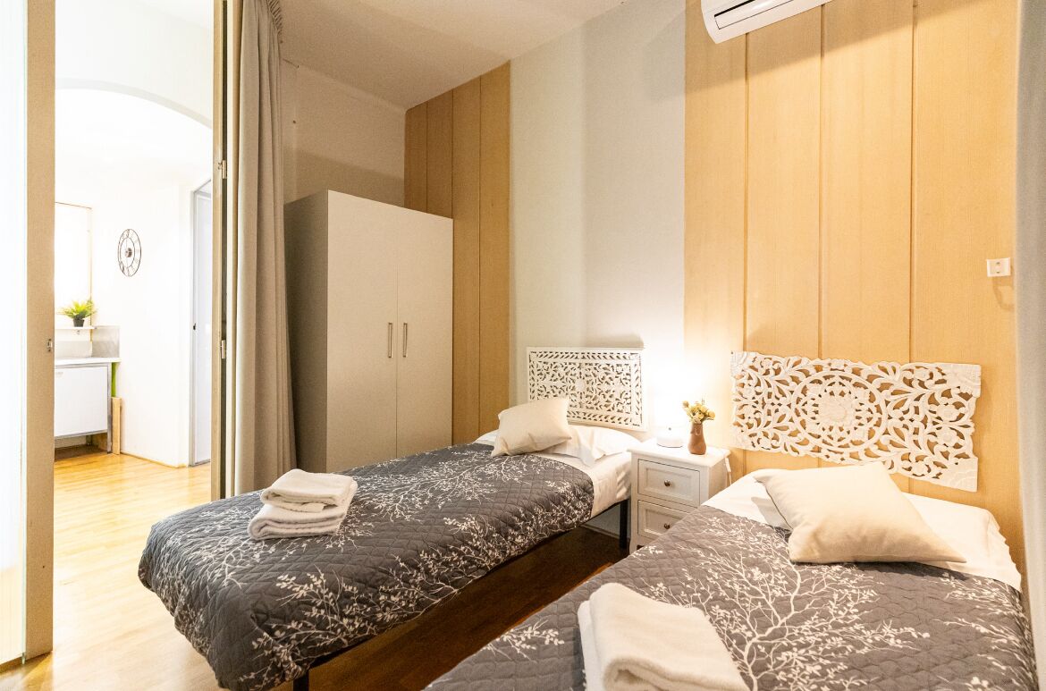 2 bedrooms, iron/ironing board, WiFi, bed sheets