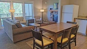 Condo, 3 phòng ngủ | Khu phòng khách