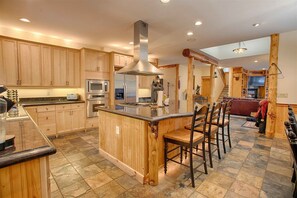 Private kitchen - Red Fir 14 5 Bedroom Home (Bend)