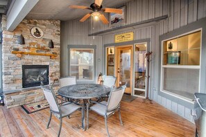 House, 5 Bedrooms | Outdoor dining - Red Fir 14 5 Bedroom Home (Bend)