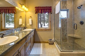 Bathroom - 56540 Sunstone Loop 4 Bedroom Home (Bend)