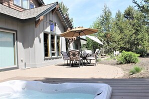 House, 4 Bedrooms | Outdoor dining - 56540 Sunstone Loop 4 Bedroom Home (Bend)