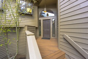 Exterior detail - Fairway Village 8 3 Bedroom Condo (Bend)