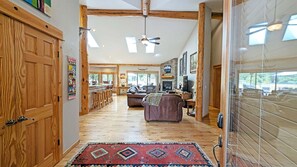 Living area - Verdin 6 5 Bedroom Home (Bend)