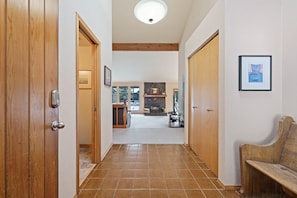 Interior - Goldfinch 18 3 Bedroom Home (Bend)