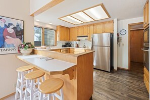 Private kitchen - Goldfinch 18 3 Bedroom Home (Bend)