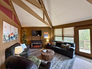 Smart TV, fireplace