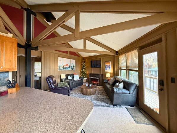 Smart TV, fireplace