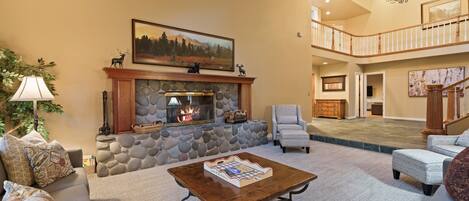 House, 5 Bedrooms | Living area