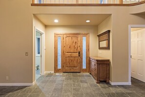 House, 5 Bedrooms | Interior - Winners Circle 30 5 Bedroom Home (Bend)