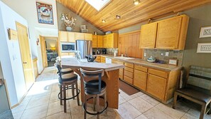 Casa, 3 quartos | Cozinha privada | Geladeira, fogão, cafeteira/chaleira