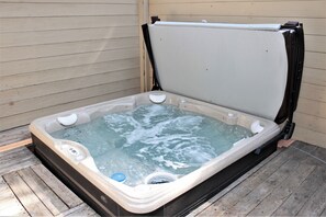 Condo, 2 Bedrooms | Outdoor spa tub - Pole House 99 2 Bedroom Condo (Bend)