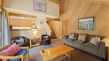 Condo, 2 Bedrooms | Living area