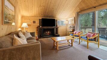 Condo, 2 Bedrooms | Living area