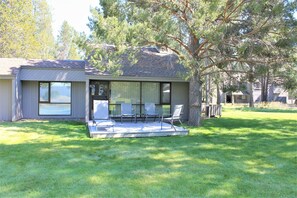 Terrace/patio - Meadow House 58 2 Bedroom Home (Bend)