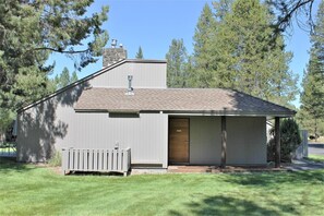 Exterior - Meadow House 58 2 Bedroom Home (Bend)