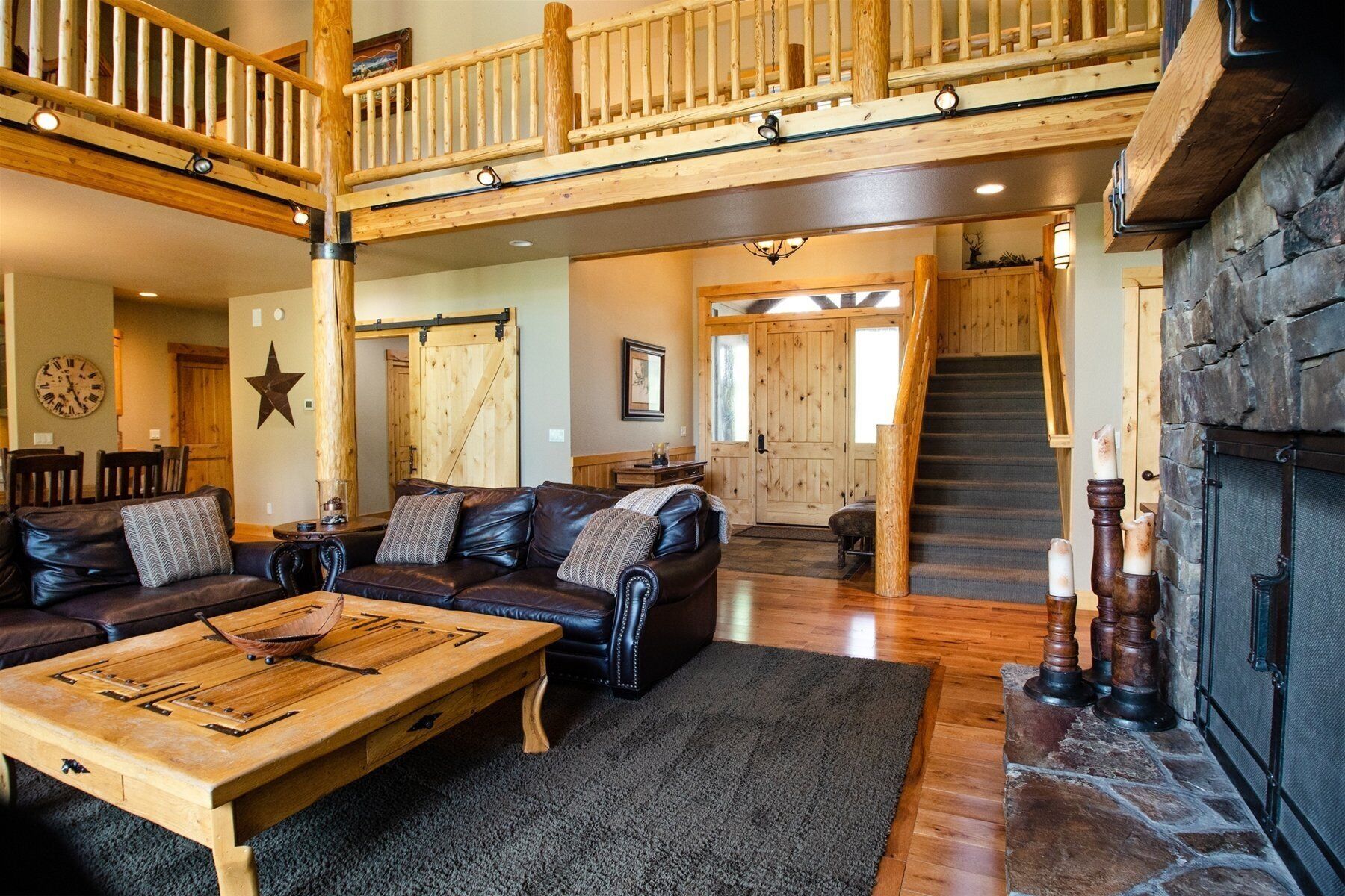 House, 5 Bedrooms | Living area