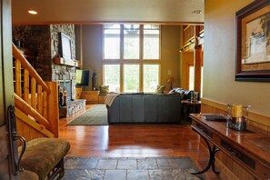 House, 5 Bedrooms | Living area - Vista 14 5 Bedroom Home (Bend)