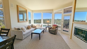 Living area - Mt Bachelor Village 328 A 1 Bedroom Condo (Bend)