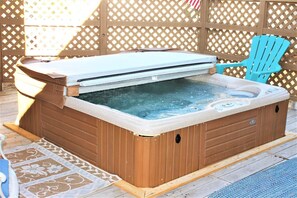 House, 2 Bedrooms | Outdoor spa tub - Mt Adams 6 2 Bedroom Home (Bend)