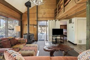 A cozy living room with a fireplace, a television, and a sofa. - Cluster Cabin 13 1 Bedroom Cabin (Bend)