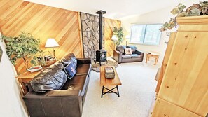 House, 3 Bedrooms | Living area - Timber 12 3 Bedroom Home (Bend)
