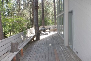 Outdoor dining - Poplar 35 5 Bedroom Home (Bend)