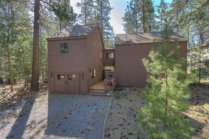 House, 3 Bedrooms | Exterior - Diamond Peak 2 3 Bedroom Home (Bend)