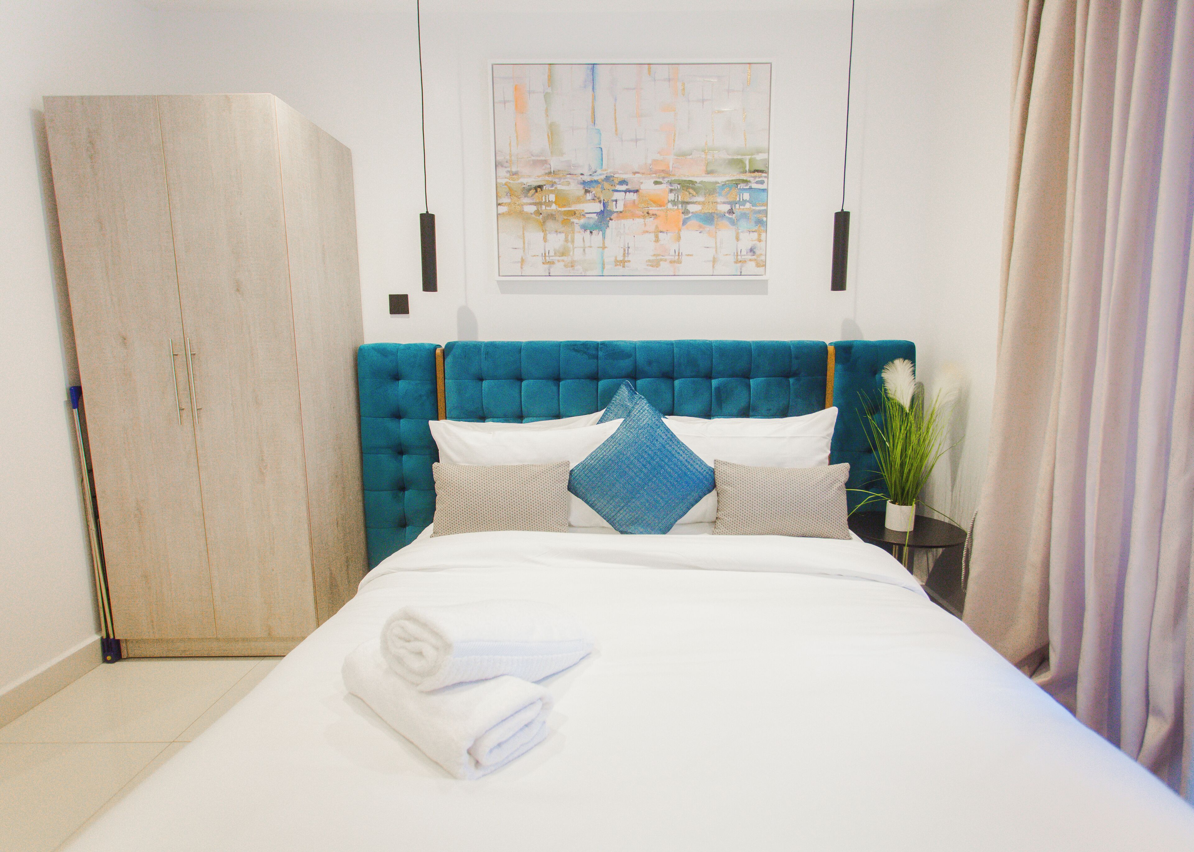 Iron/ironing board, WiFi, bed sheets