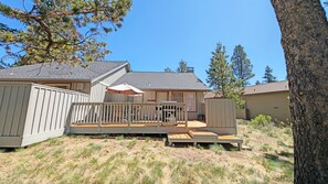 House, 3 Bedrooms | Exterior - Snowshoe Inn-pyramid Mtn 7 3 Bedroom Home (Bend)