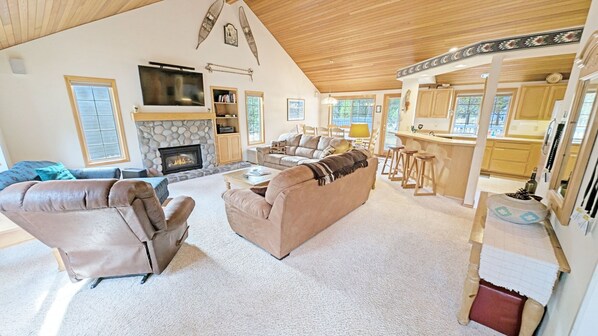 House, 3 Bedrooms | Living area | Smart TV
