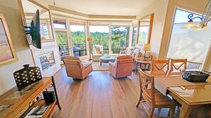 Living area - Mt Bachelor Village 331 2 Bedroom Condo (Bend)