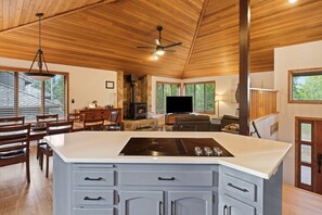 Interior - Tan Oak 2 3 Bedroom Home (Bend)