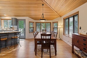 House, 3 Bedrooms | Dining - Tan Oak 2 3 Bedroom Home (Bend)