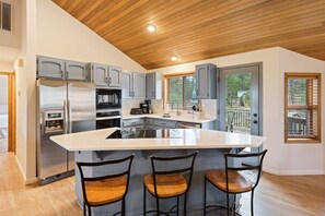 House, 3 Bedrooms | Private kitchen - Tan Oak 2 3 Bedroom Home (Bend)