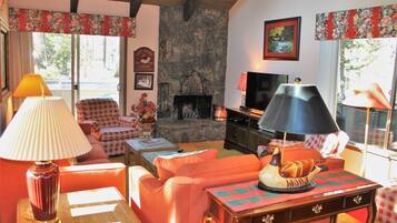 Apartment, 2 Bedrooms | Living area