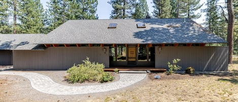 House, 6 Bedrooms | Exterior