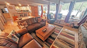 House, 6 Bedrooms | Living area