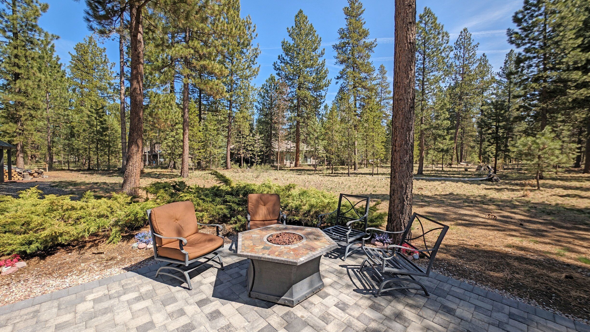 House, 6 Bedrooms | Outdoor dining