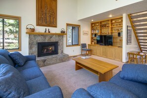House, 3 Bedrooms | Living area - Maury Mountain 36 3 Bedroom Home (Bend)